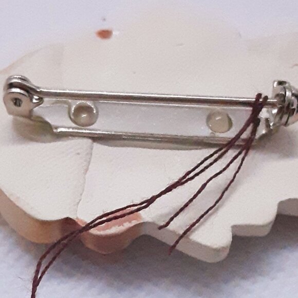 New ExClaymations Art to Wear Shopping Angel Pin trimmed in 22 kt gold - Picture 6 of 13